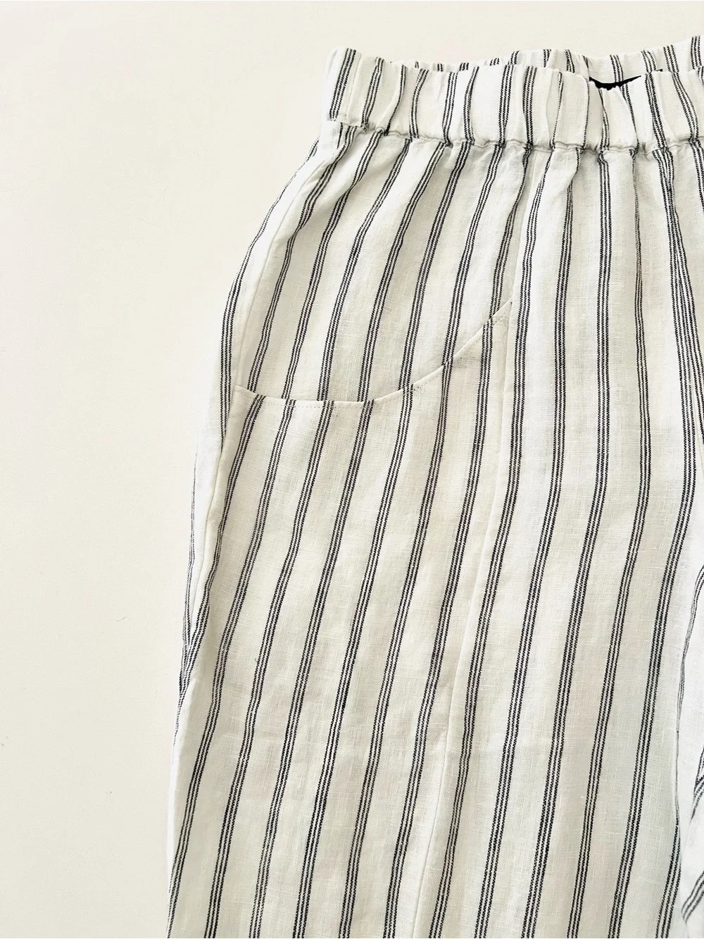 NWT Quince European Linen Tapered Ankle Pants in Oatmeal/Black Pinstripe Size: S